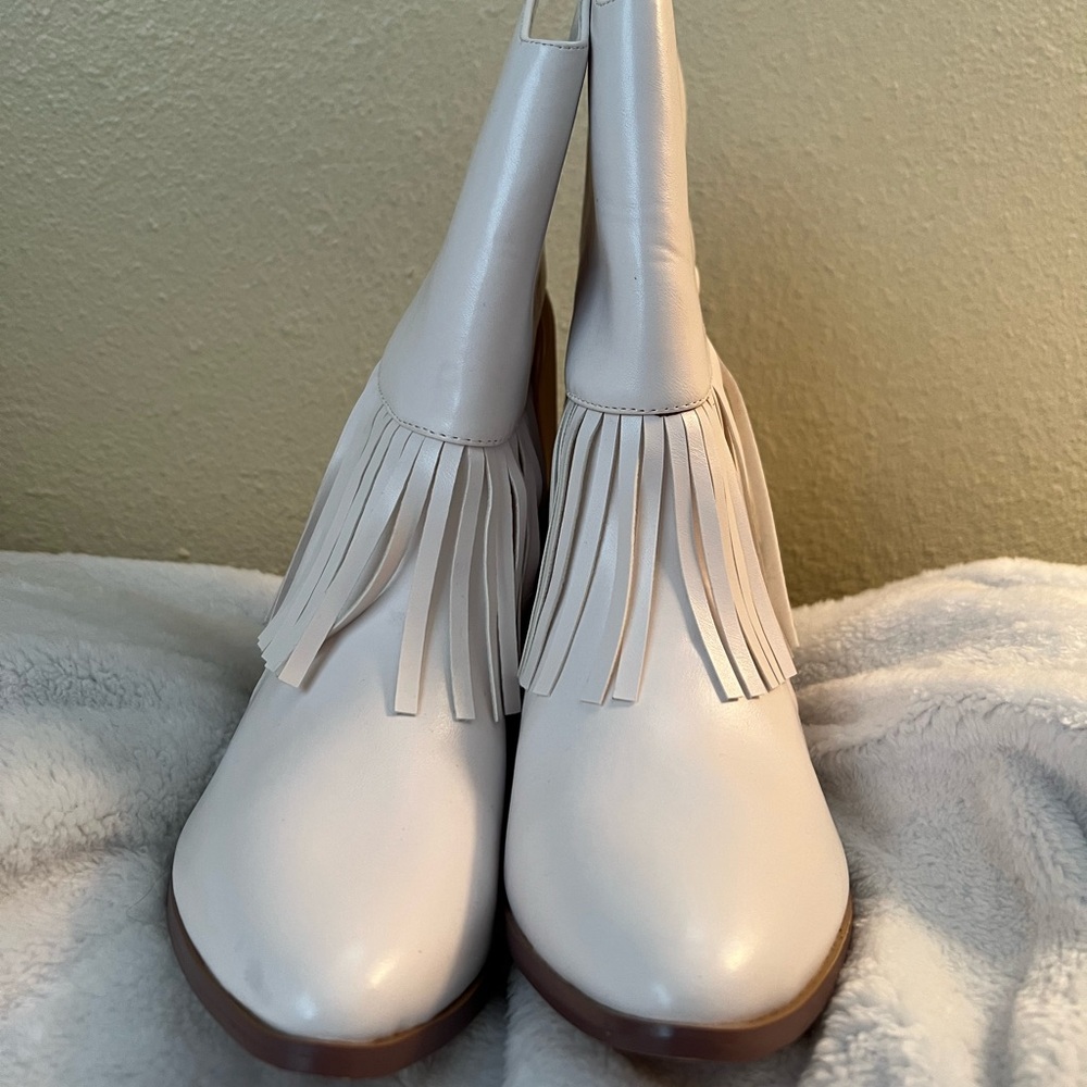 White fringe cowgirl boots